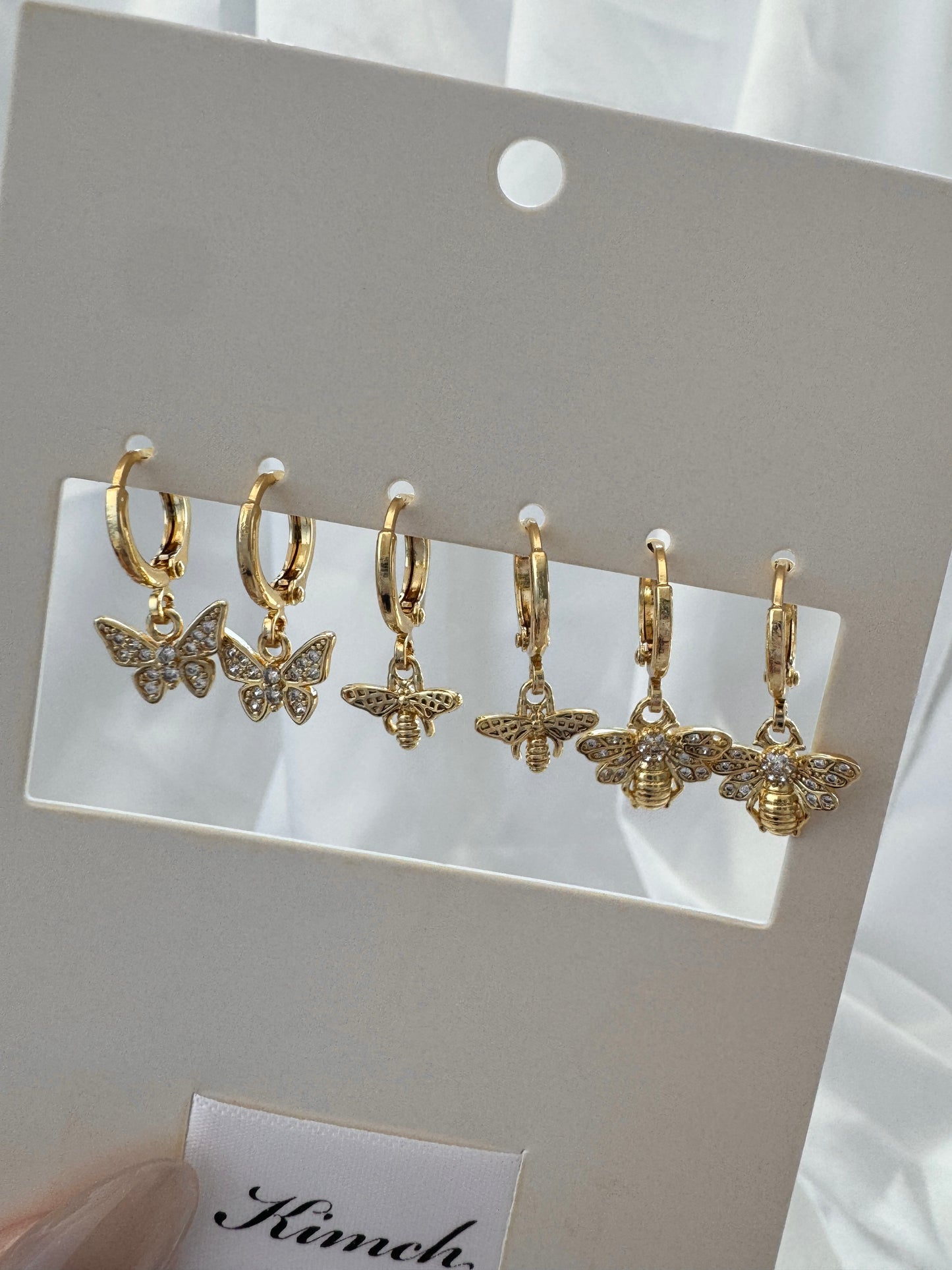 Kimi Melina Bee Huggie Earrings Set