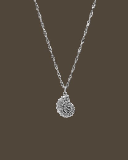 Misty Shell Singapore Chain Necklace
